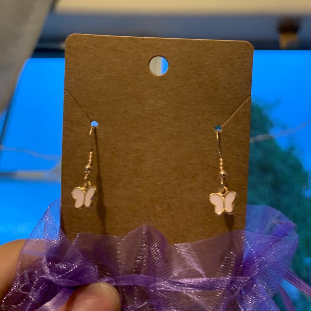 small pink butterfly earrings!(:
